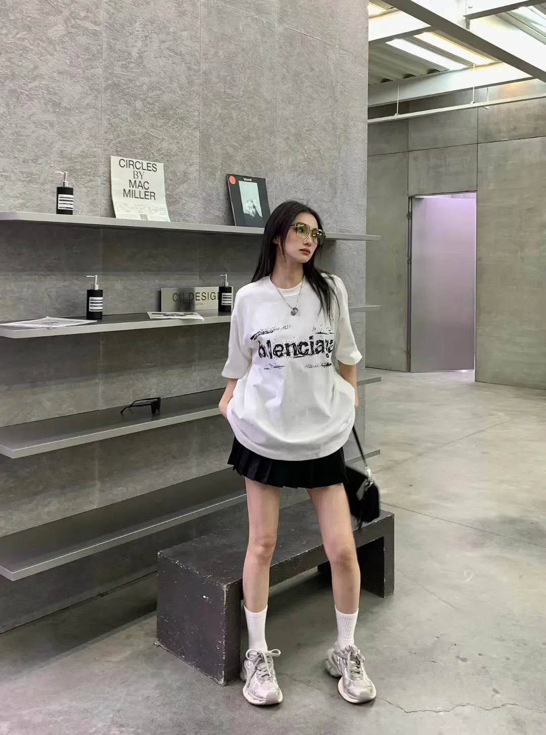 P80✨🔥 BALENCIAGA Paris lettering printed short-sleeved T-shirt, custom-woven and dyed 280g combed cotton heavyweight fabric, zero color difference in thread, perfect details, different from the current version on the market, welcome to compare, Same Style for men and women, must-sell in the picture above Color: White Black Size: 1 2 3 4